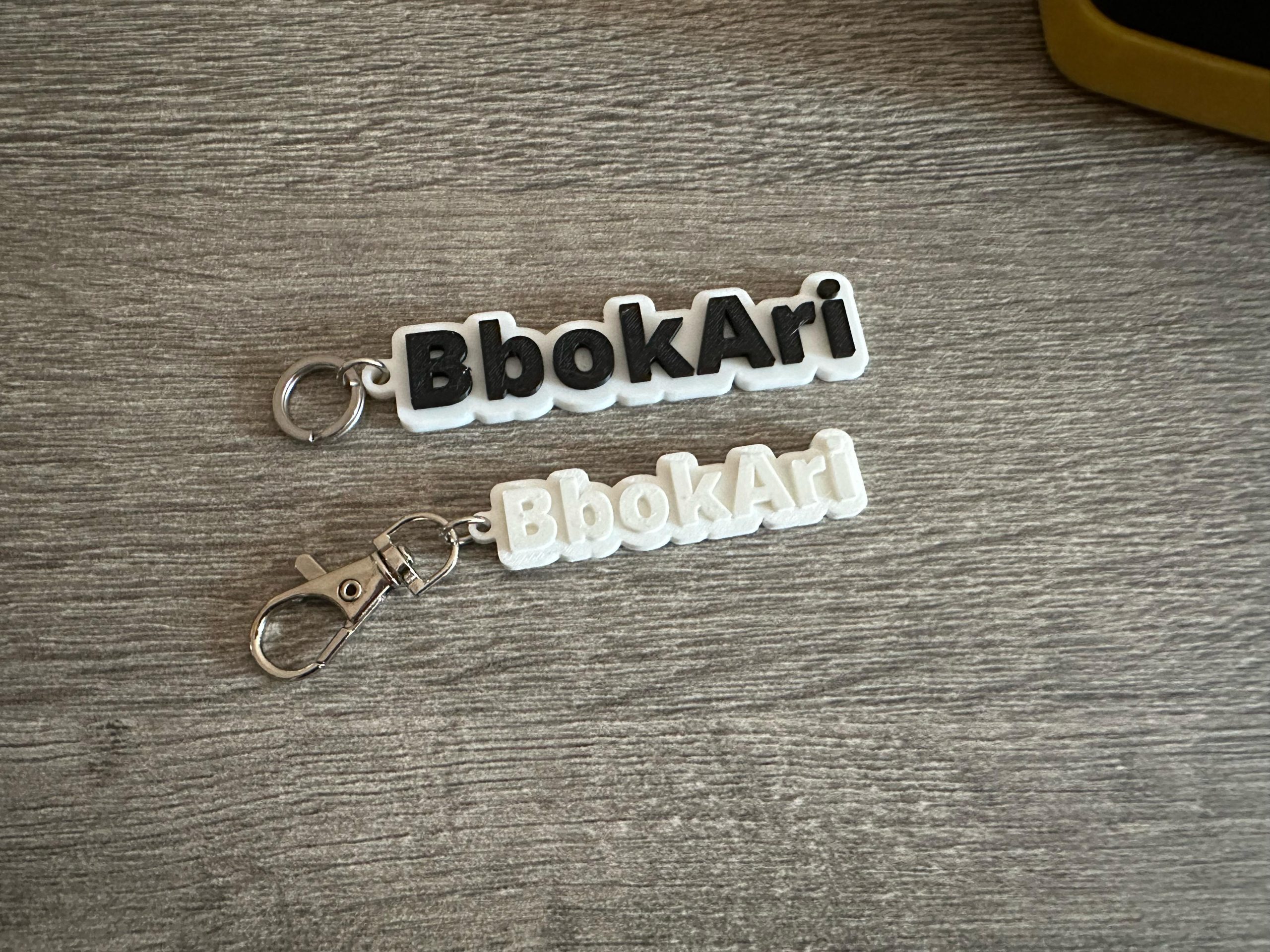 Personalizirani privjesak s vlastitim tekstom