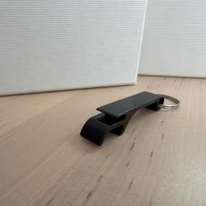 Custom metalni privjesak - Otvarač - M6